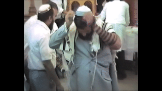 הרב מאיר כהנא סנדק ונואם ברית מילתו של שמשון אביחי בנו של שמואל הכהן סיטרין 00:24:24